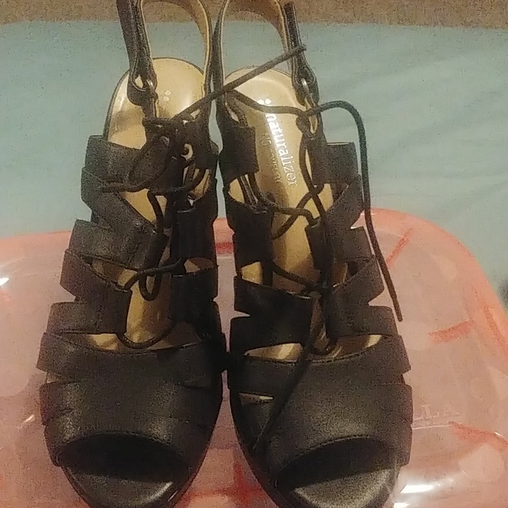 Heels - Picture 3 of 4
